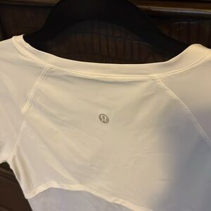 Lululemon Women’s Dri-fit shirt - like new condition